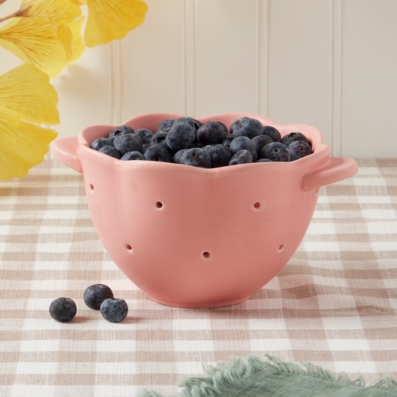 Haven Stoneware Berry Basket – 7″ Scalloped – Dark Pink – NWT - Picture 1 of 2